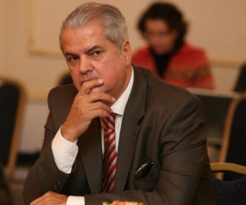 Năstase:În penitenciar am acces preferenţial la pix; acesta scrie automat împotriva lui Băsescu